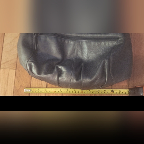 Chic Derek Alexander Leather Metallic Shoulder Bag - Picture 10 of 13